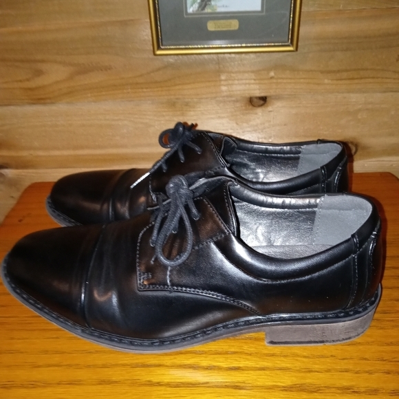Stacy Adams Black Cap Toe Dress Shoes - Picture 1 of 10